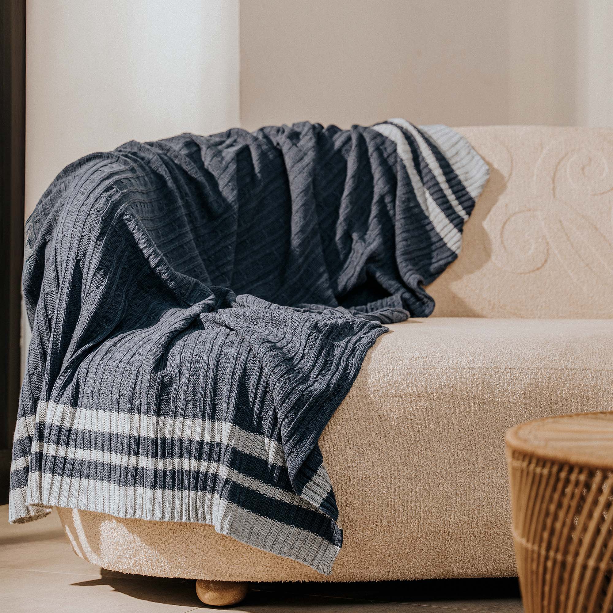 Single Knitted Throw Blanket Navy Blue