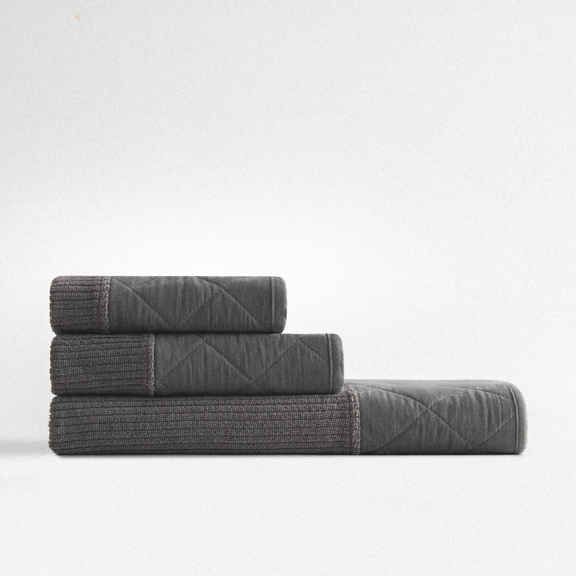 Hüma Cotton Quilted Bath Towel Set Pack of 3 Anthracite