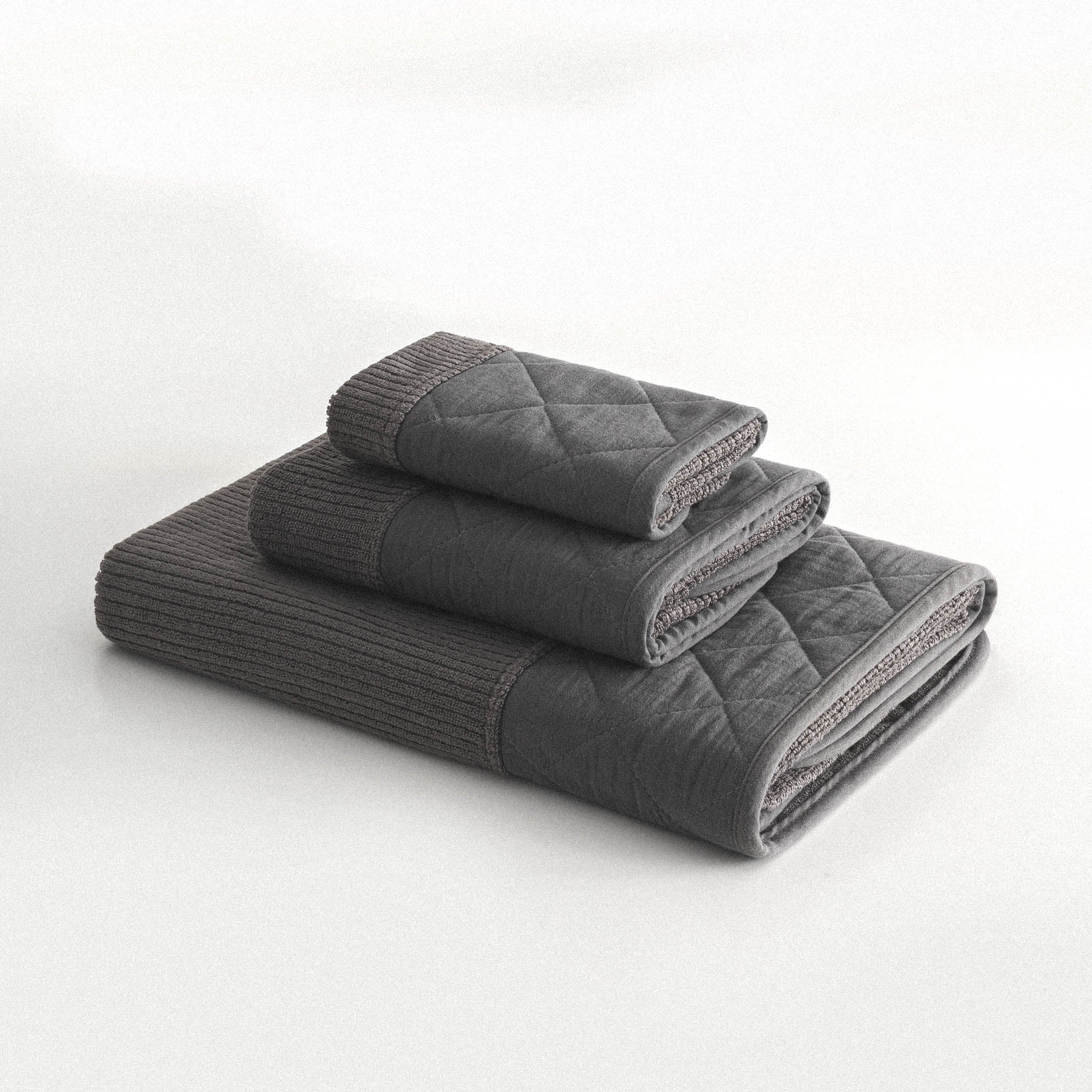 Hüma Cotton Quilted Bath Towel Set Pack of 3 Anthracite