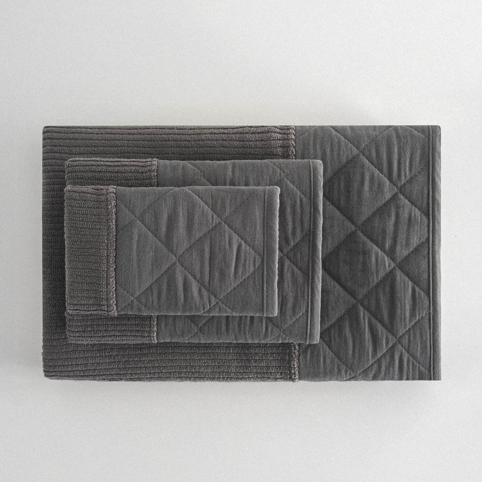 Hüma Cotton Quilted Bath Towel Set Pack of 3 Anthracite