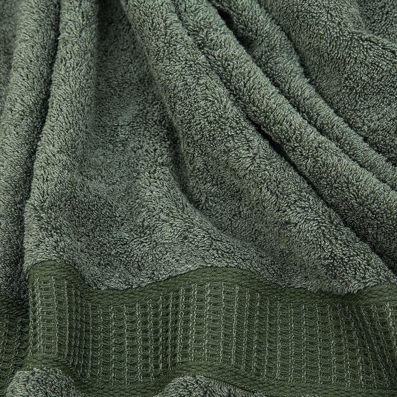 Naia Bath Towel Green